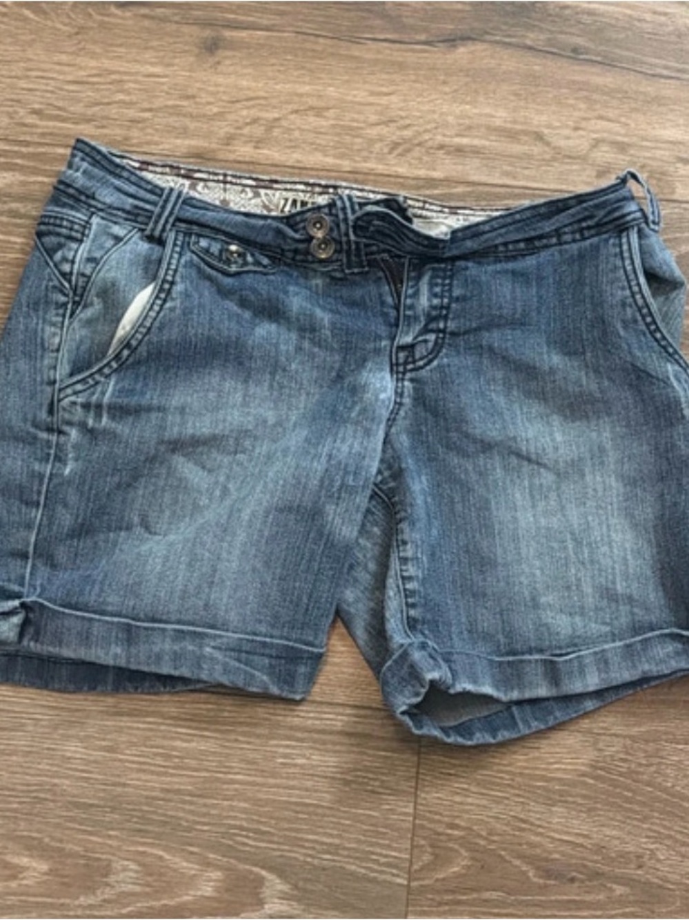 Zanadi Blue Washed Denim Cuffed Shorts